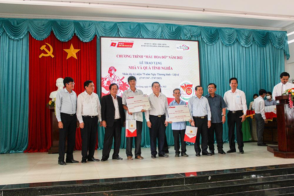 CLB THIỆN NGUYỆN “ẤM TÌNH YÊU THƯƠNG” TÀI TRỢ 2 NHÀ TÌNH NGHĨA TẠI TIỀN GIANG