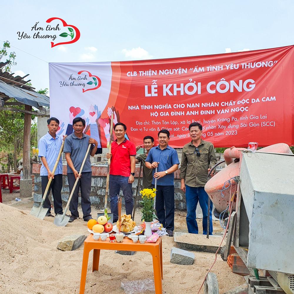 CLB THIỆN NGUYỆN ẤM TÌNH YÊU THƯƠNG KHỞI CÔNG XÂY TẶNG NHÀ TÌNH NGHĨA CHO NẠN NHÂN CHẤT ĐỘC DA CAM TỈNH GIA LAI
