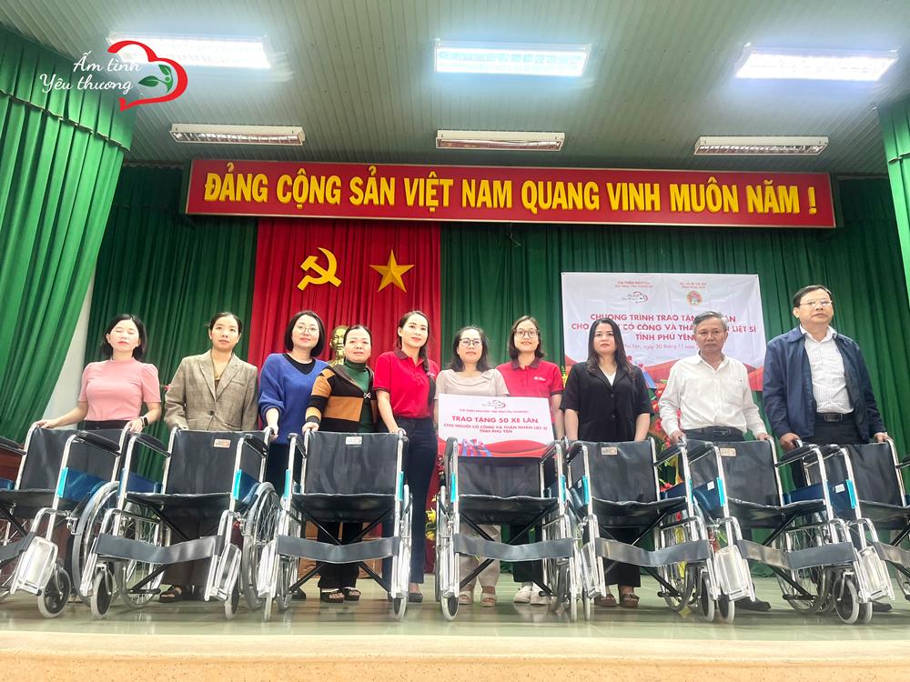 TẶNG 50 XE LĂN CHO ĐỐI TƯỢNG CHÍNH SÁCH