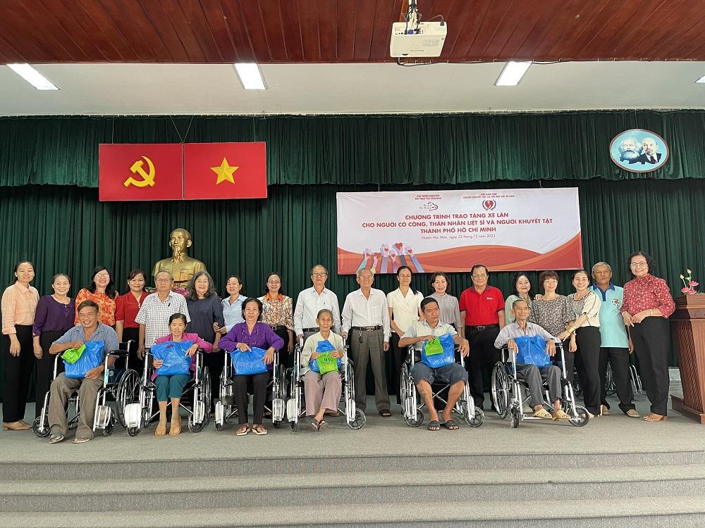 CLB THIỆN NGUYỆN ẤM TÌNH YÊU THƯƠNG TRAO TẶNG XE LĂN TẠI THÀNH PHỐ HỒ CHÍ MINH