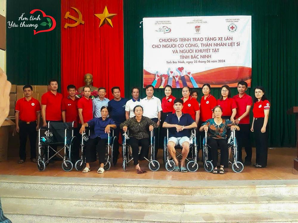 CLB THIỆN NGUYỆN ẤM TÌNH YÊU THƯƠNG TRAO TẶNG XE LĂN TỚI CÁC THƯƠNG BINH