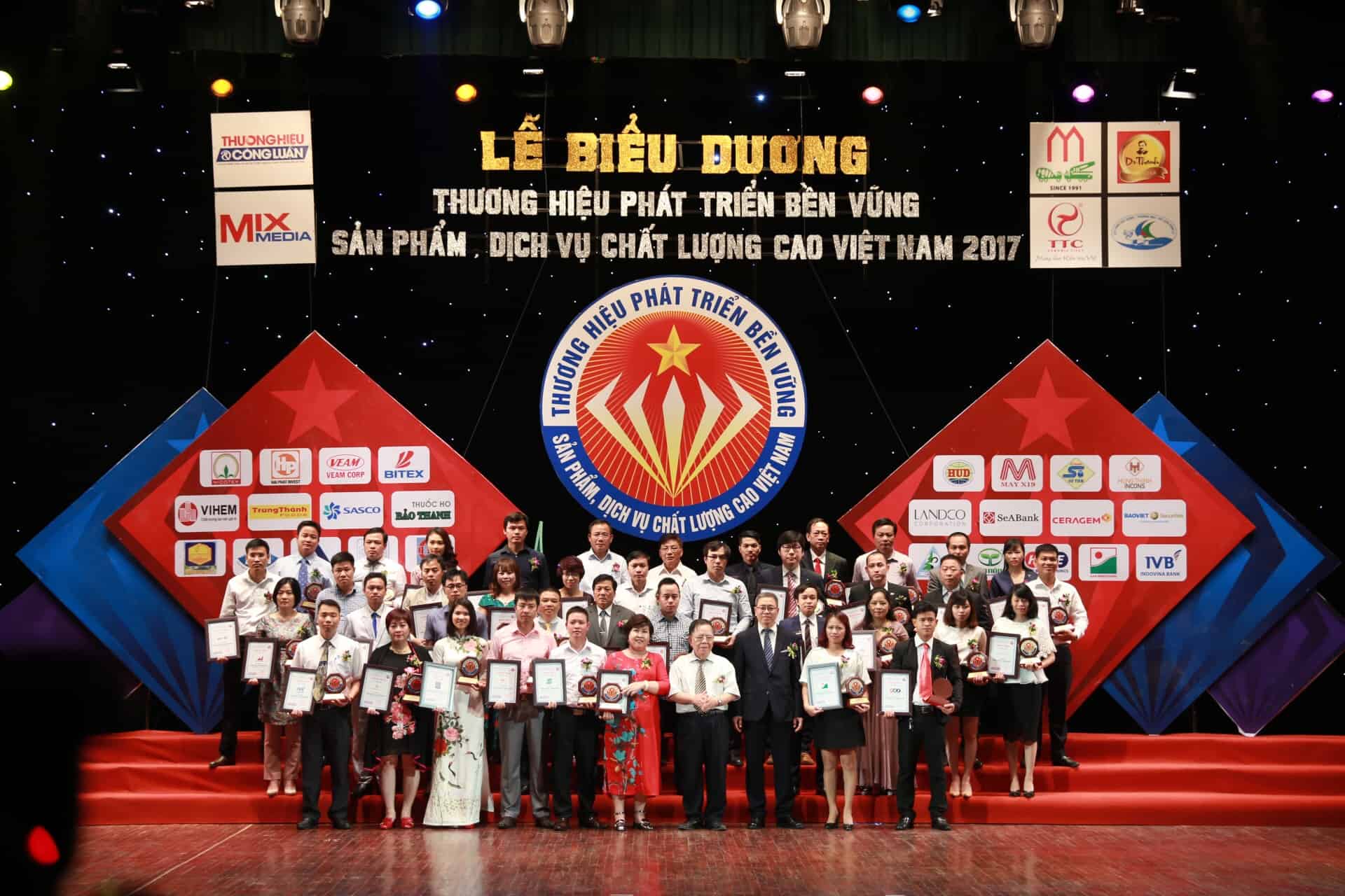 SCC & PHODONG VILLAGE VINH DỰ CÓ MẶT TRONG “TOP 50 THƯƠNG HIỆU PHÁT TRIỂN BỀN VỮNG 2017”